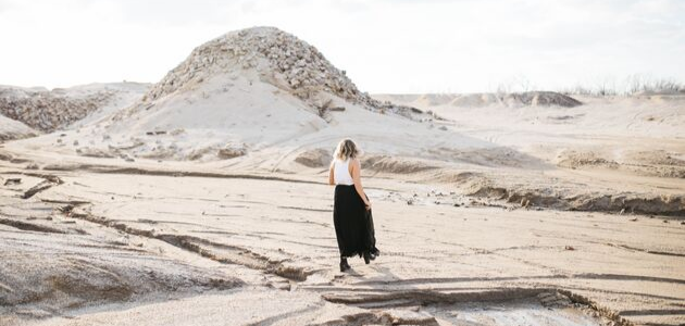 girl walking in dessert