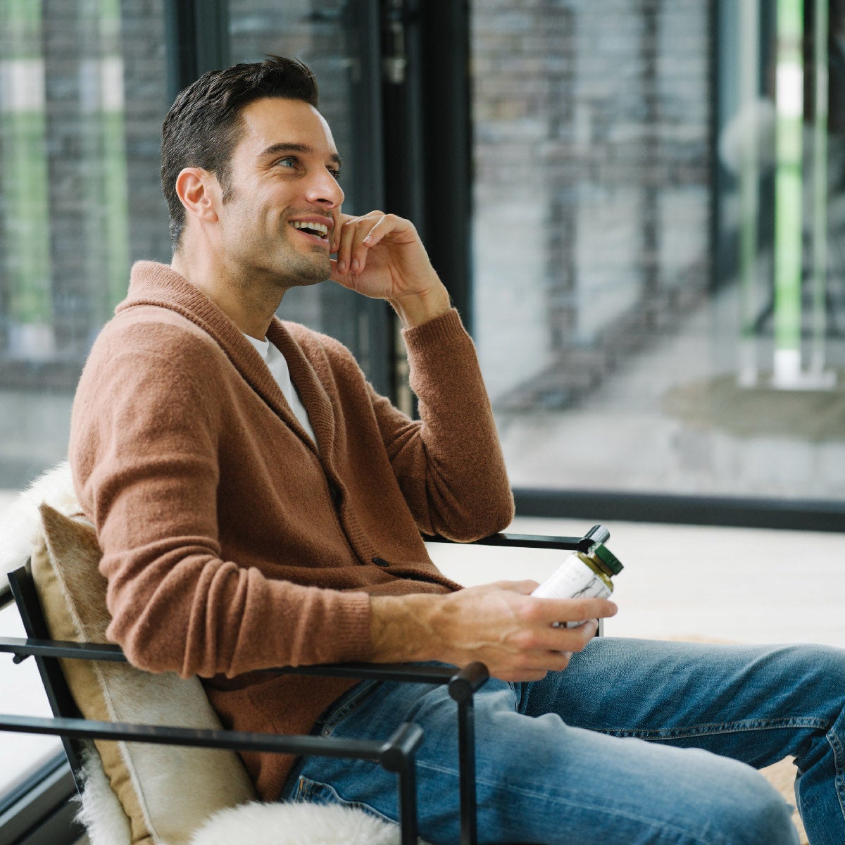 pharmanex-cordymax-cs4-man-seating-lifestyle-image