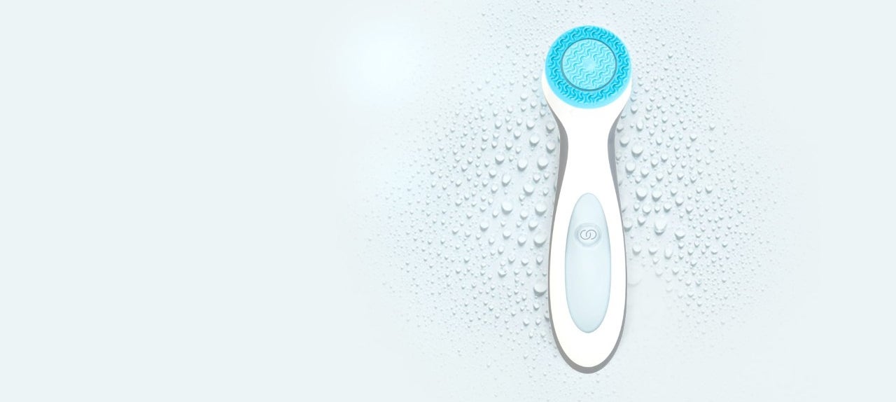 The ageLOC LumiSpa device that cleanses and tightens pores.
