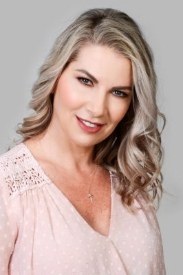 nu-skin-brand-affiliate-zephne-weston-success-story-june-2022