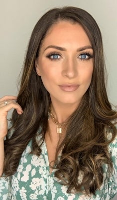 nu-skin-brand-affiliate-louise-spencer-success-story-april-2022