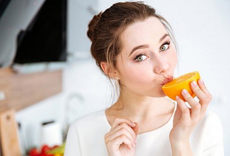 Hình ảnh tế bào màu đỏ, nền màu xanh dương