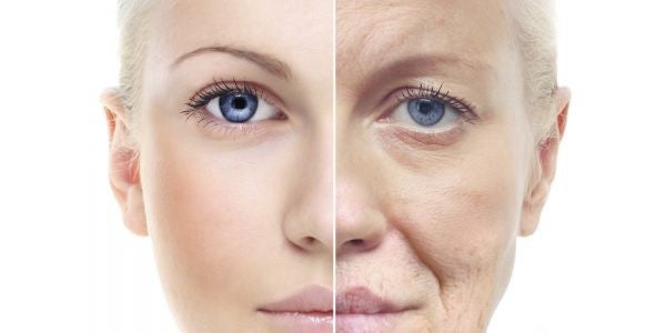 Hình ảnh về gốc tự do và tế bào trên nền xanh đen